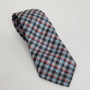 Stylish Plaid Tie in Black, Gray, and Red!